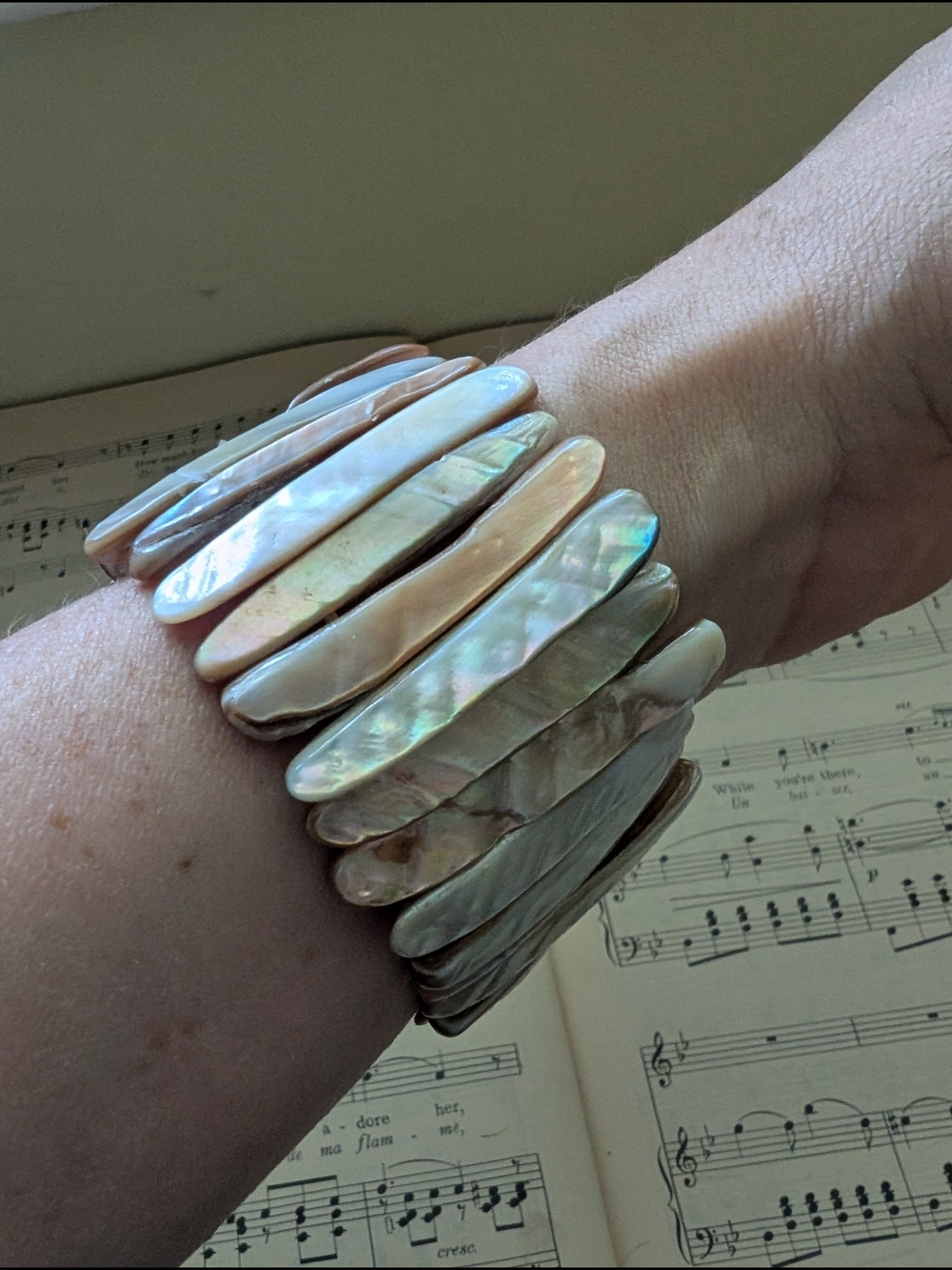 Iridescent Mother of Pearl Stretch Bracelet - Neutral Tones
